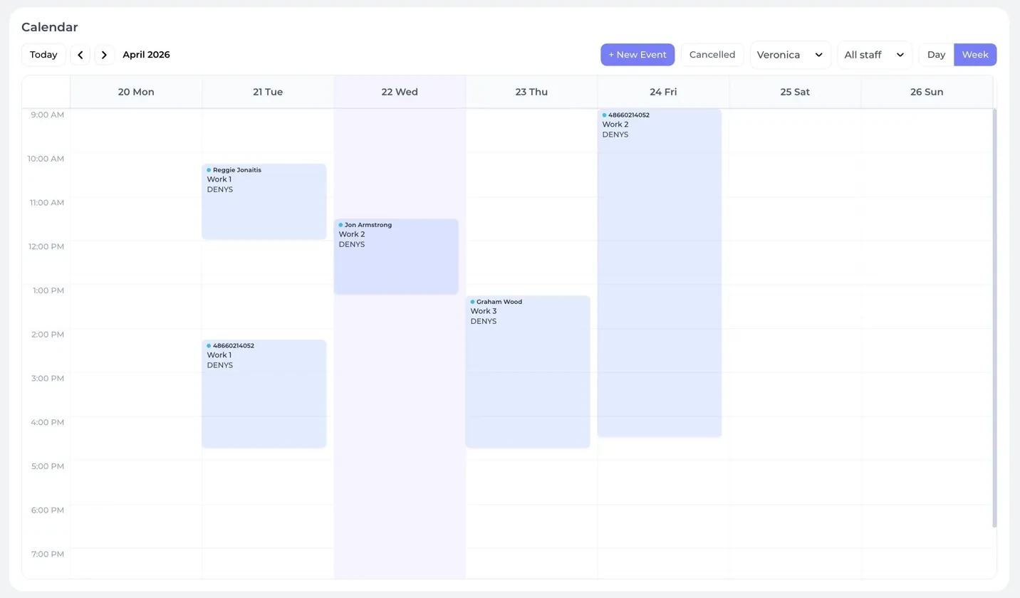 AI CRM Calendar, тижневий просмотр с персоналом и подиями
